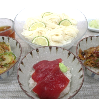 ソーメンと選べるミニ3種丼　￥1,850（税込）